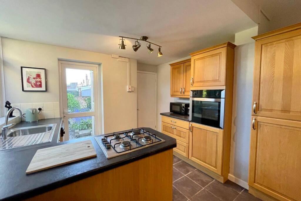 Large House Near Victoria Park For Groups, 10 Mins Bus To City Centre Cardiff Exterior foto